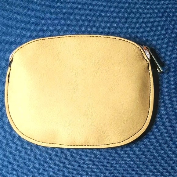 Cosmetic pouch - Picture 2 of 4